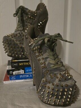 ZiGi Girl Z-Jo Camo Gold Spike Studded Platform Stiletto Heels 6.5